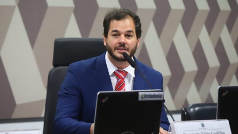 deputado federal Tulio Gadelha, presidente da CMMIR