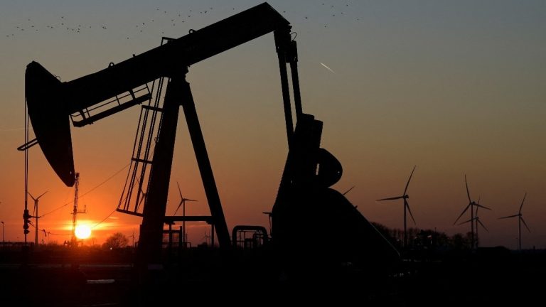 Oil Prices Dip as Stronger Dollar Dampens Investor Demand; Brent Crude Future Falls to $87.19