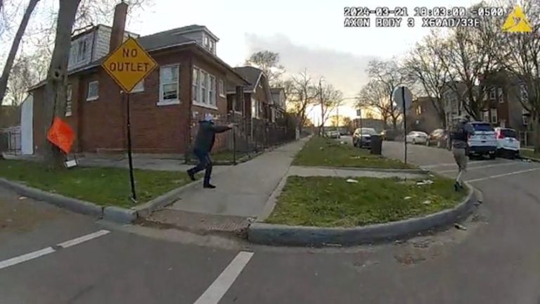 Policiais atiram em homem 96 vezes em abordagem de trânsito