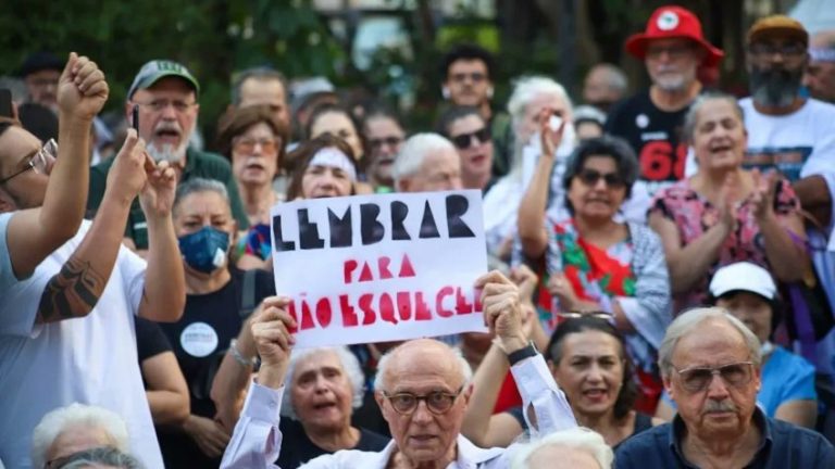 Ato em memória às vítimas da ditadura