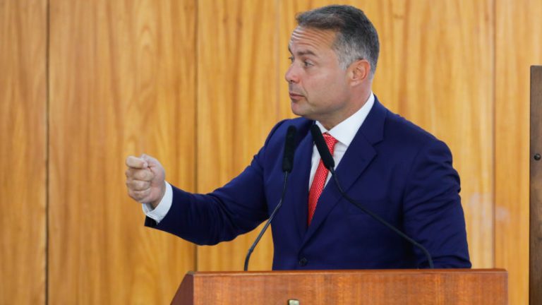 На официальном мероприятии министр Лулы просит мэра «выиграть» выборы