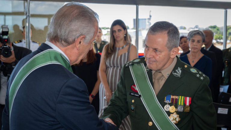 Ministro da Defesa, José Múcio,e general Tomás Paiva