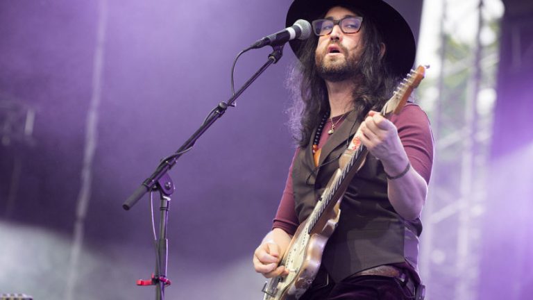 Сын Джона Леннона написал о Болсонару на X