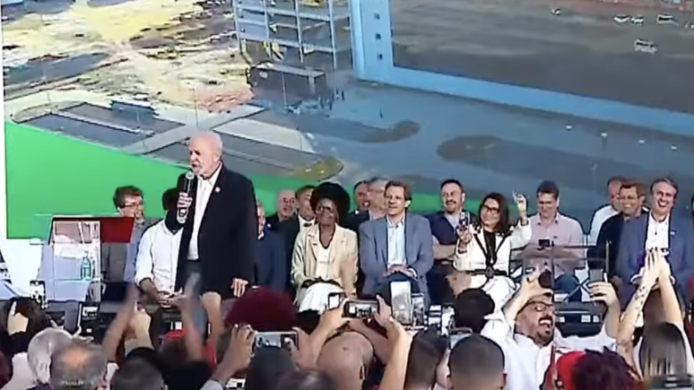 Мне 70 лет, мне 30 лет и мне 20 лет, — говорит Лула.