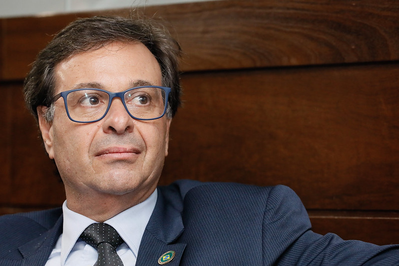 Ex-ministro do governo Bolsonaro (foto) tenta se eleger prefeito de Recife (PE)