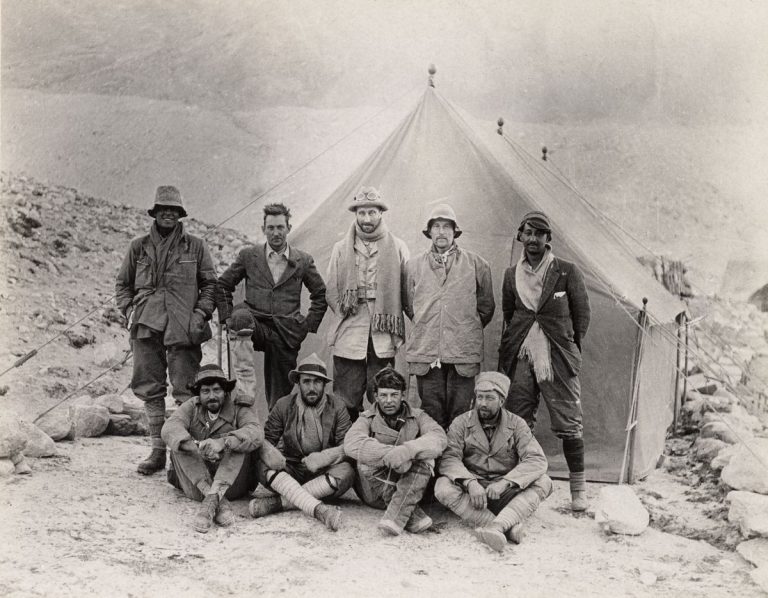 Останки знаменитого исследователя, обнаруженные на Эвересте, дают ключ к разгадке вековой тайны