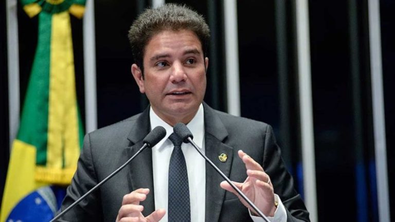 Gladson Cameli em sessão no Senado