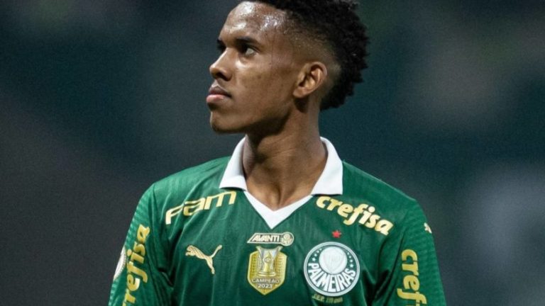 Atualmente, o clube possui 12 técnicos e 8 captadores espalhados por 4 das 5 regiões do Brasil; na imagem, o jogador Estevão