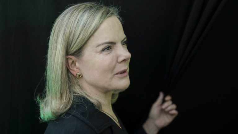 Глейзи жалуется на высокие процентные ставки, и X выпускает корректирующую записку