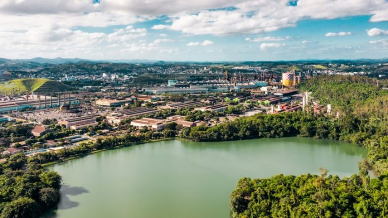 Na imagem, a unidade da Usiminas em Ipatinga (MG); acionistas da empresa, a Ternium e a CSN travam disputa judicial referente a aquisição de ações feita em 2012