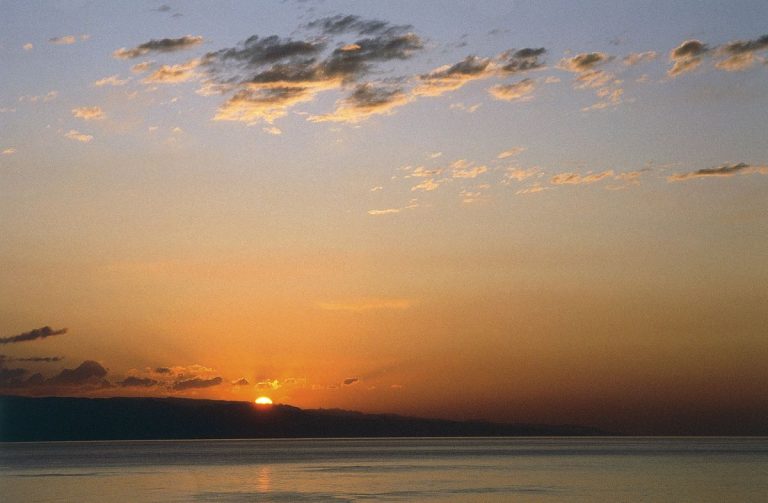 Ученые нашли еще одну причину, почему 2023 год был таким жарким: снижение низких облаков