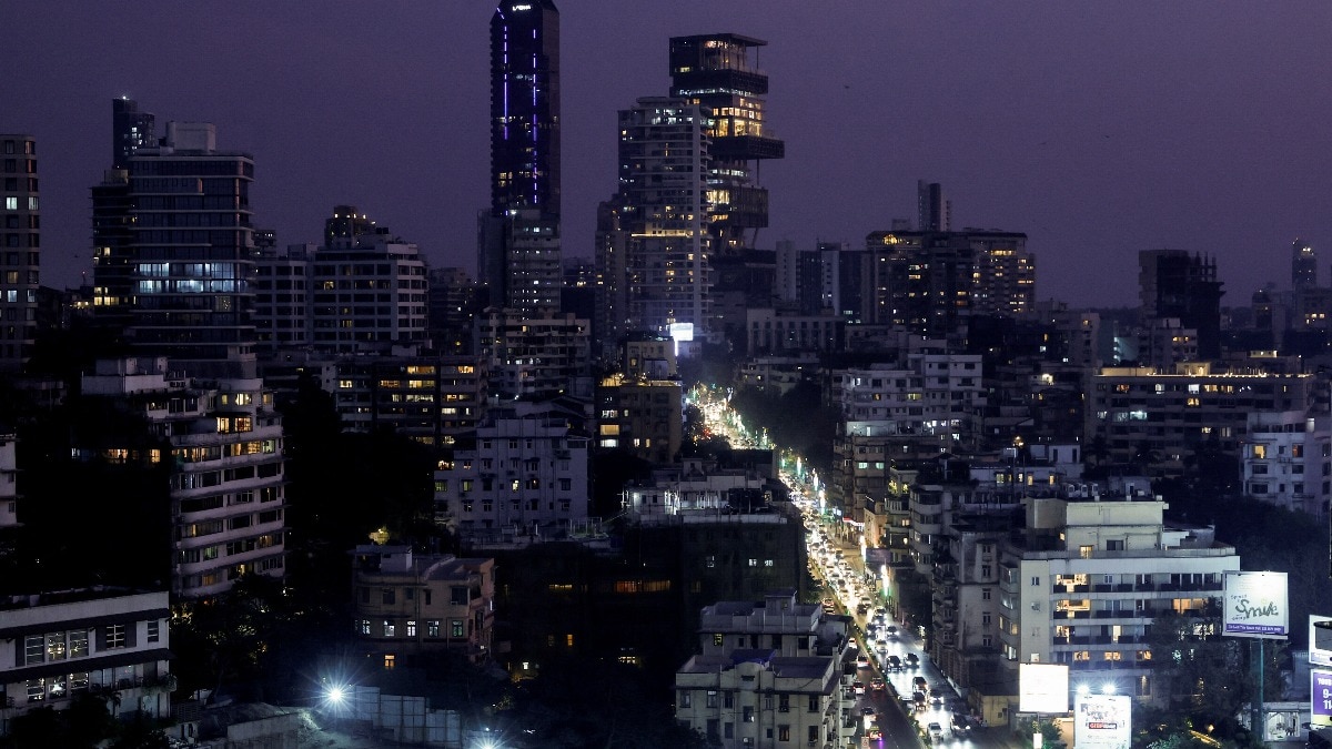 Will gold outshine real estate as investment option in 2025?