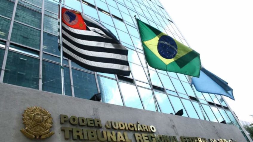 Органы юстиции и депутат раскритиковали УИК, ограничивающую сверхзарплаты