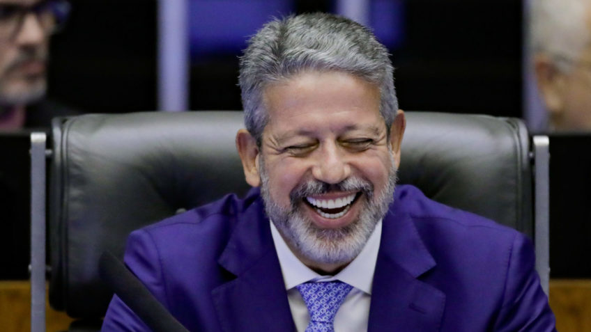 Узнайте, как каждый депутат проголосовал за законопроект о налоговом пакете