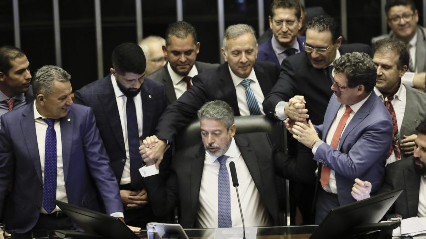 Узнайте, как каждый депутат проголосовал за первый проект Лулы о сокращениях