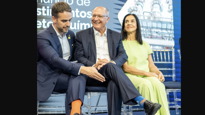 Эдуардо Лейте носит оранжевые носки и Alckmin с животными.