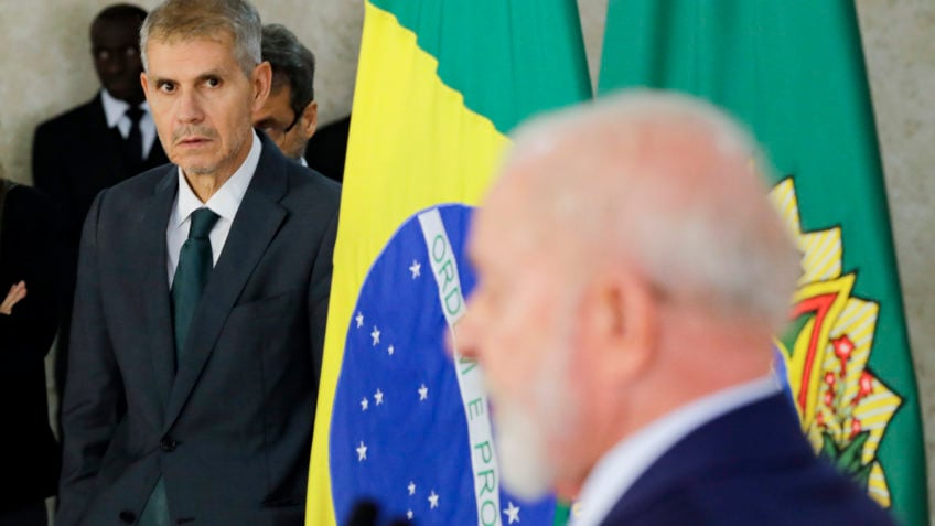 Lula é observado por sidônio