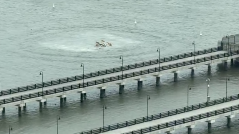 helicóptero no rio Hudson depois do acidente