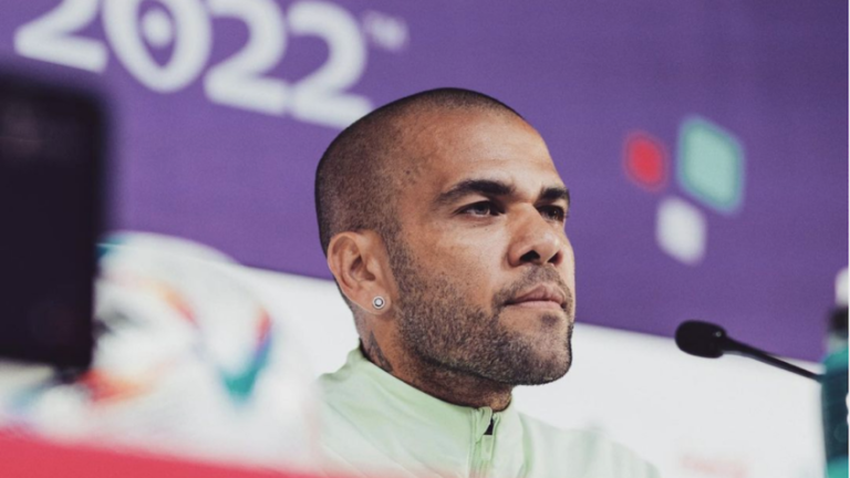 Daniel Alves é acusado de agressão sexual a uma jovem de 23 anos em Barcelona