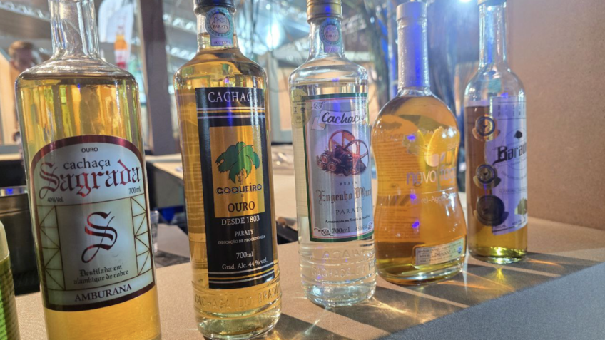 Cachaças em exposição para venda na 2ª edição do Festival da Cachaça de Brasília