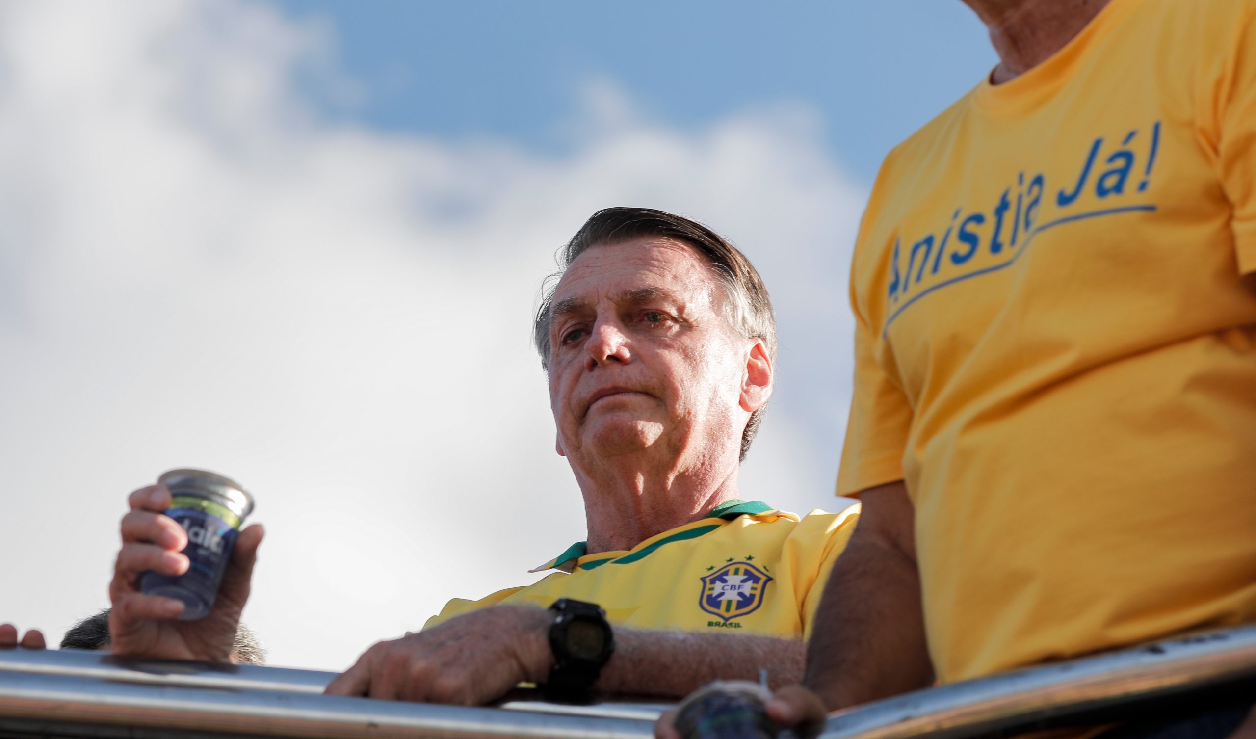 В День матери Болсонаро цитирует в ловушке 8 января