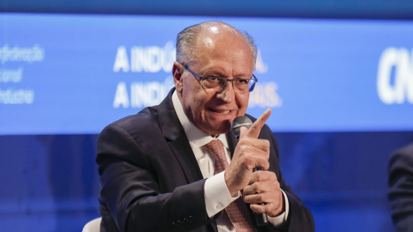 Демократия в опасности, говорит Джеральдо Алккин