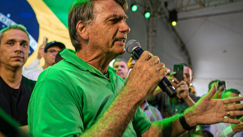 Bolsonaro durante participação na feira Agrovem, em Goiânia, nesta 5ª feira (19.jun.2025), antes de interromper agenda por indisposição