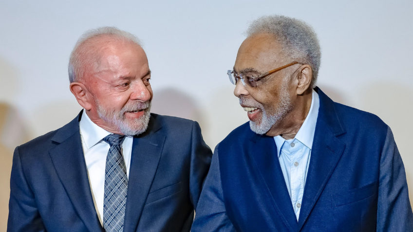 Na imagem, o presidente Lula (à esq.) e o cantor Gilberto Gil (à dir.)
