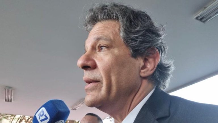 haddad fala a jornalistas