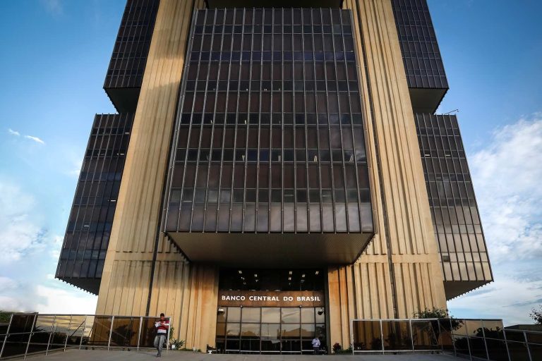 BC приостанавливает 3 пиксельные учреждения после кибератации