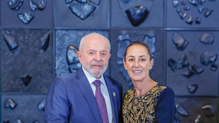 O presidente Luiz Inácio Lula da Silva atente ao jantar oferecido pela presidente eleita do México, Claudia Sheinbaum, na Cidade do México