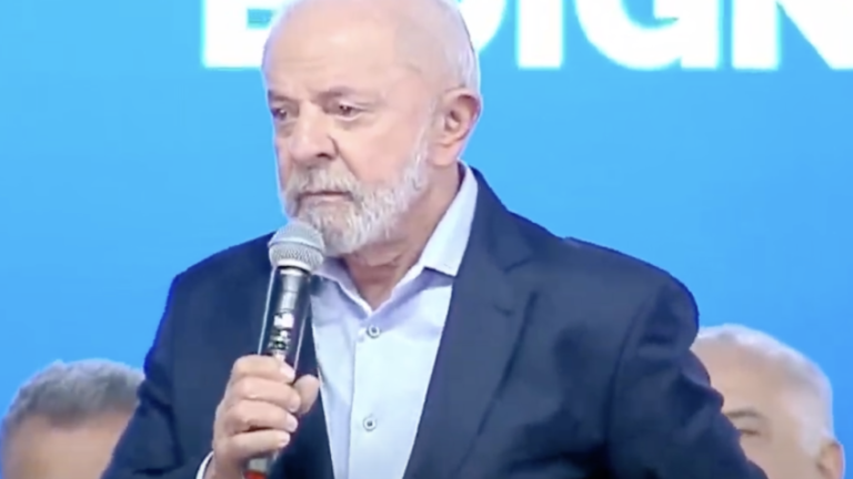 Lula durante lançamento do PAC (Programa de Aceleração do Crescimento) Periferia Viva em Osasco