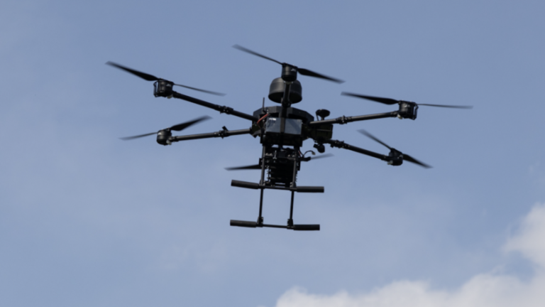 Полеты отменяются в Москве после атак беспилотников