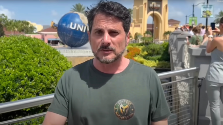 Marcos do Val em vídeo publicado dos EUA; senador afirma que “não entregou [o passaporte] para a Polícia Federal” após ordem do STF