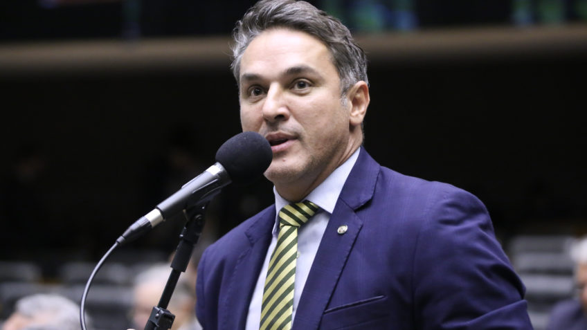 Deputado federal Luciano Zucco (PL-RS) em discurso no plenário