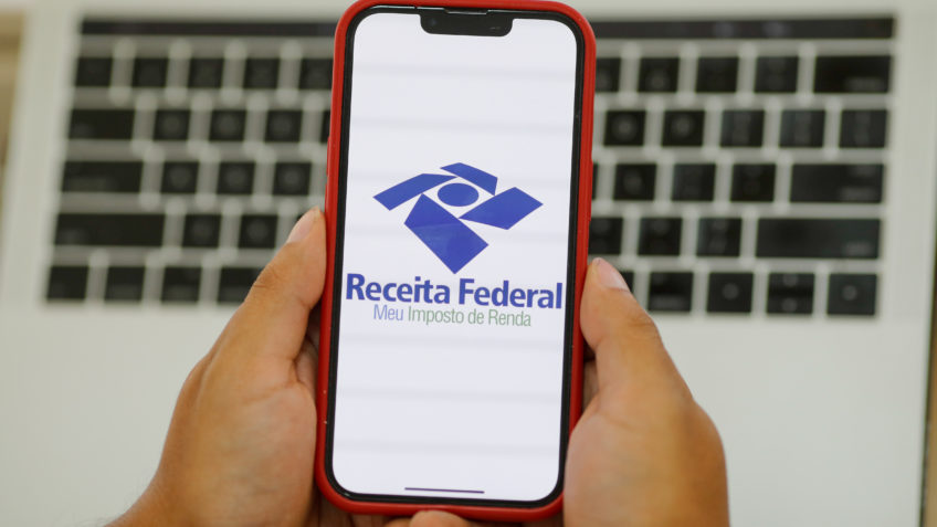 Aplicativo da Receita Federal em aparelhos de smartphones.