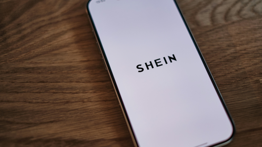 No segmento de luxo, Chanel e Hermès se destacaram com aumentos de 0,59 e 0,55 ponto percentual, respectivamente. Em contrapartida, a Gucci viu sua participação cair 0,10 ponto percentual, o maior declínio do setor