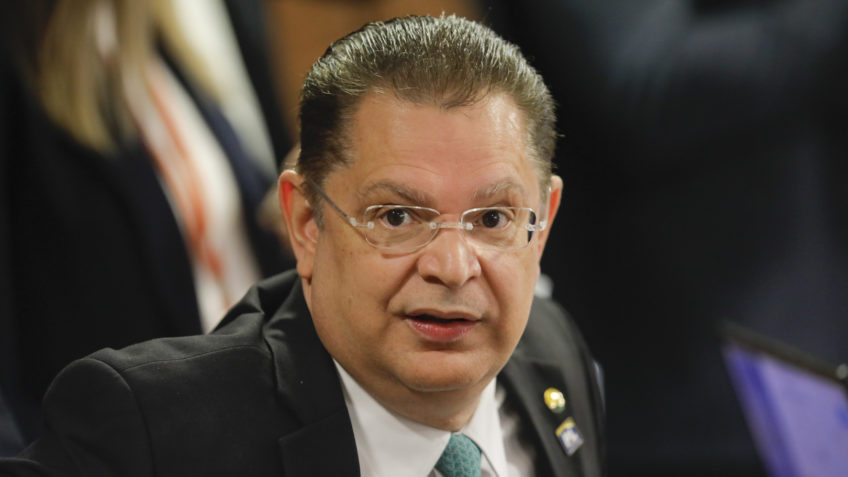 Moraes разрешает посетить лидера PL в Болсонаро