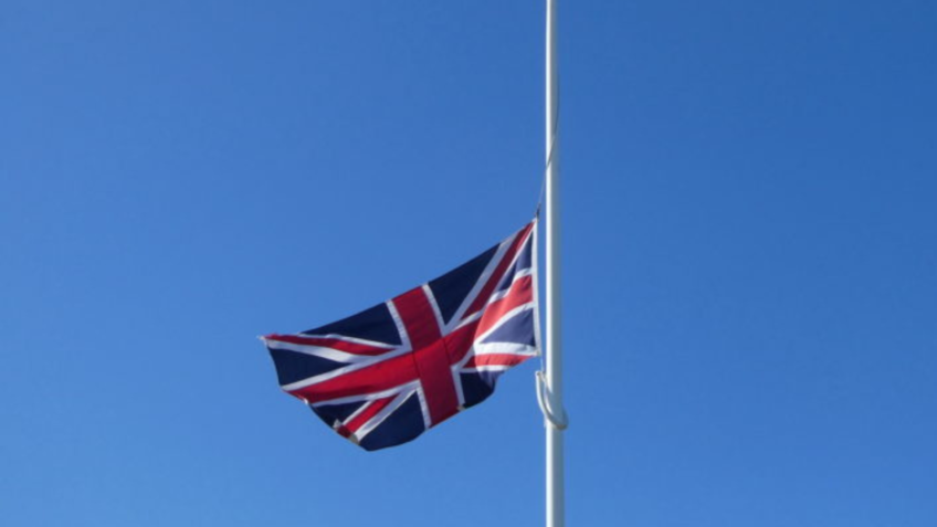 O Reino Unido, empossado em julho de 2024, se comprometeu a reduzir pela metade a violência contra mulheres e meninas dentro de uma década; governo