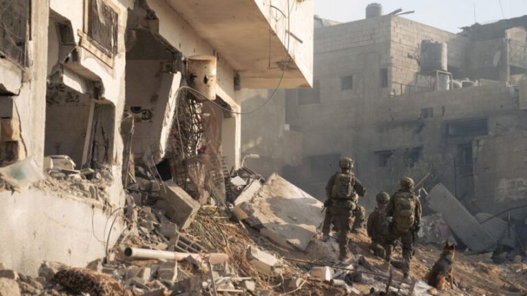 militares israelenses em Jabalia, no norte da Faixa de Gaza