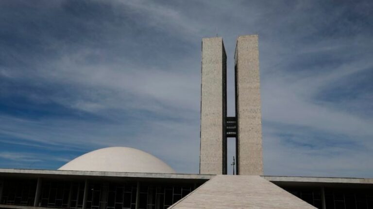 Aprovado no Senado, PLP 125/2022 agora tramita na Câmara. Ao criar um regime especial de fiscalização e punição, a proposta protege as empresas honestas