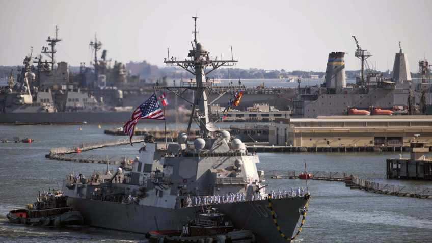 O destróier norte-americano USS Jason Dunham em agosto de 2015