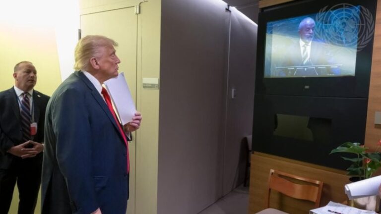 Смотрите фото, которое показывает, что Трамп смотрит речь Лулы на ООН