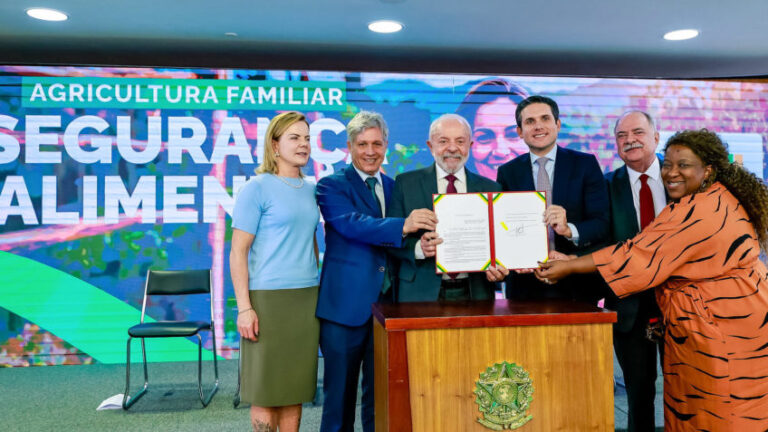 Конгресс проголосовал за все, что нужно правительству за 3 года