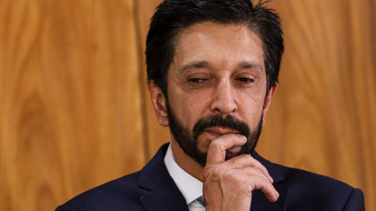 Nunes foi questionado sobre as tarifas impostas pelo presidente americano Donald Trump ao Brasil, em parte justificadas pela situação judicial de Bolsonaro