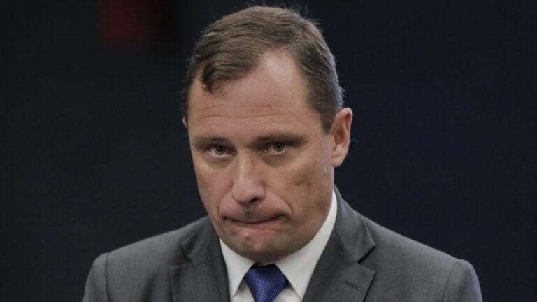 Сид снова призывает прекратить меры предосторожности после вынесения решения