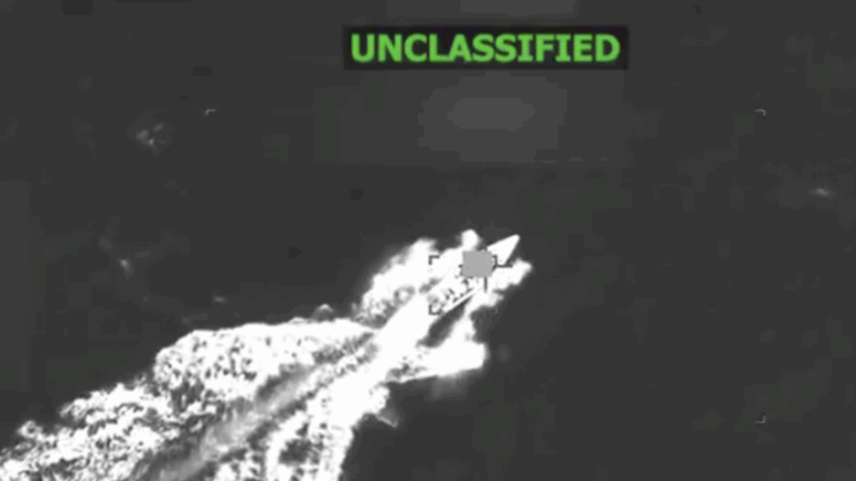 Vídeo da operação dos EUA contra barco no Mar do Caribe