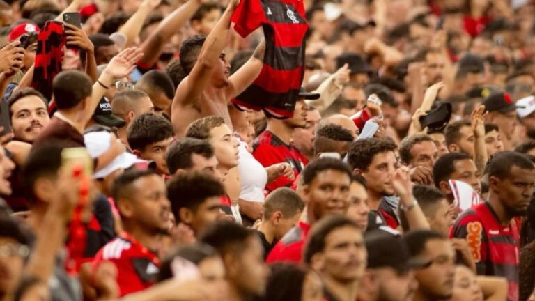 Torcida do Flamengo durante uma partida no Maracanã