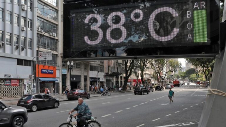 Во вторник в Сан-Паулу будет сильная жара и дождь.