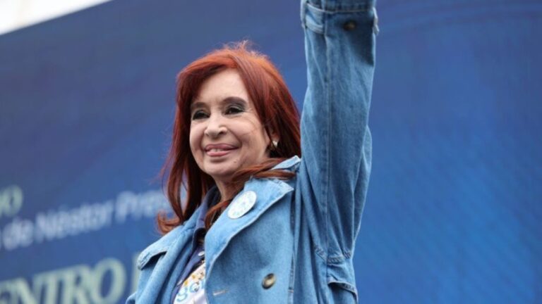 Cristina Kirchner é internada depois de apresentar dores abdominais